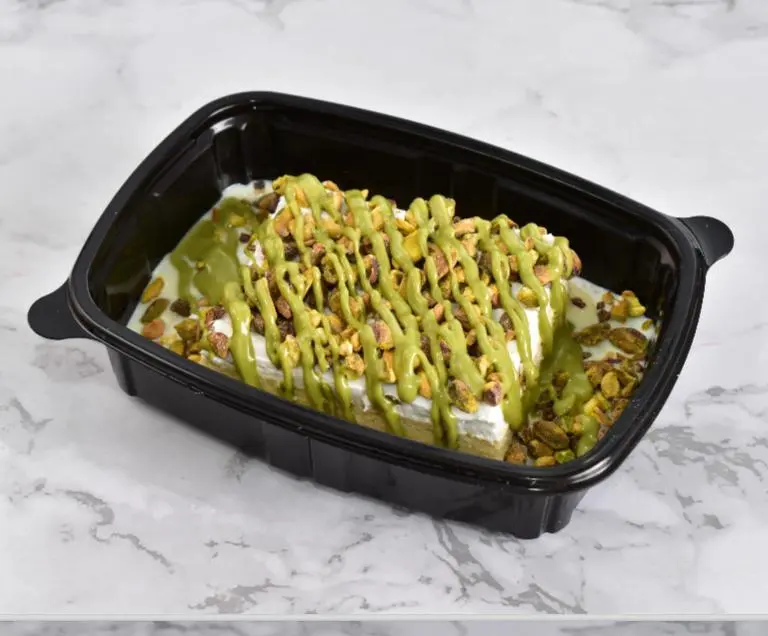 Pistachio rice cream with nuts